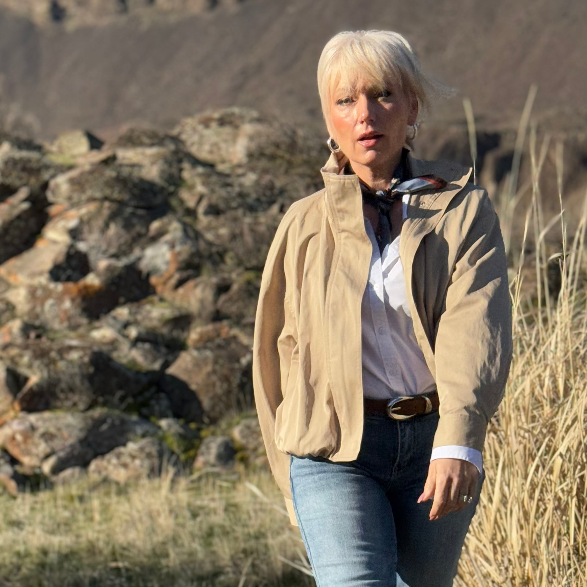 THE NORTH SHORE CROPPED TRENCH JACKET Khaki