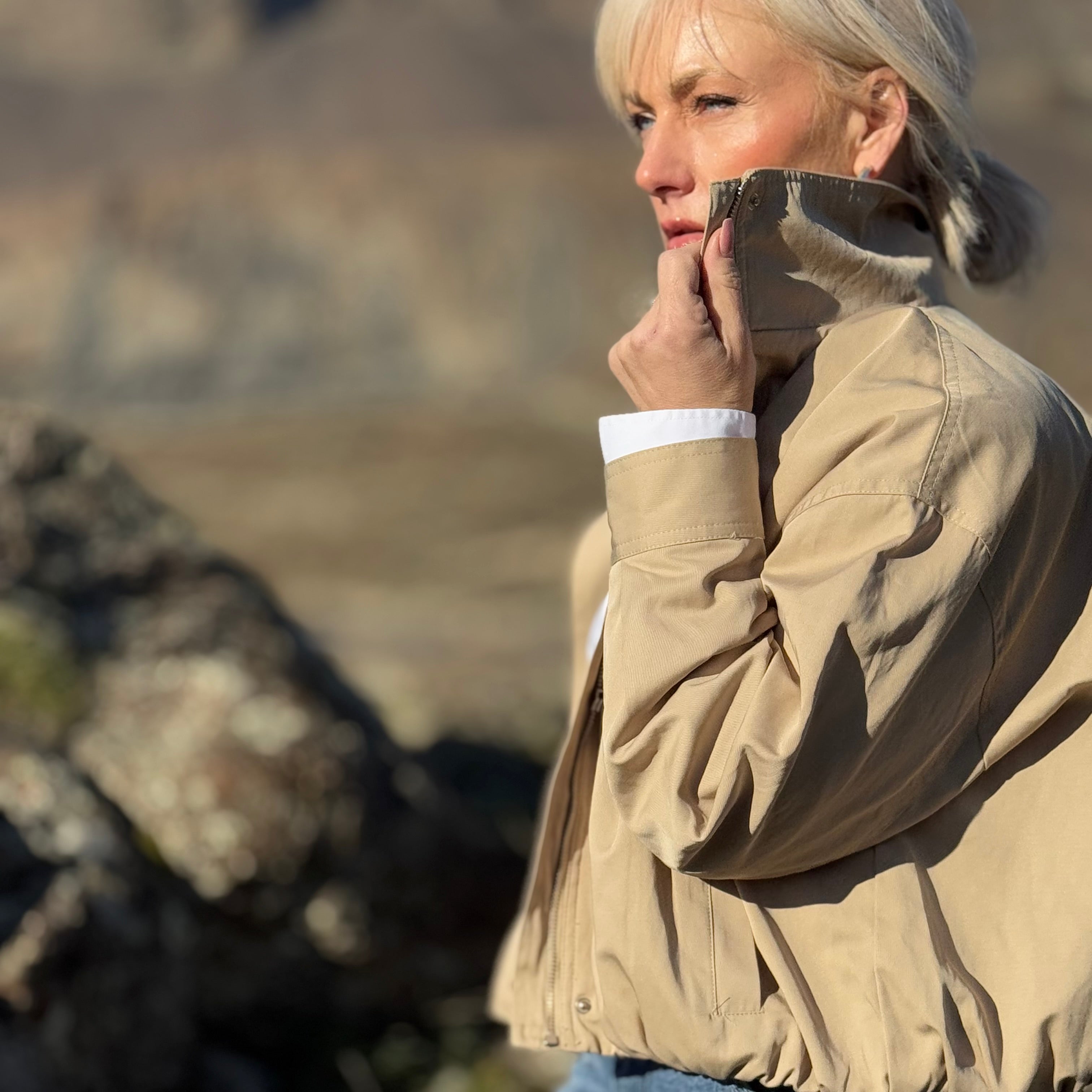 THE NORTH SHORE CROPPED TRENCH JACKET Khaki