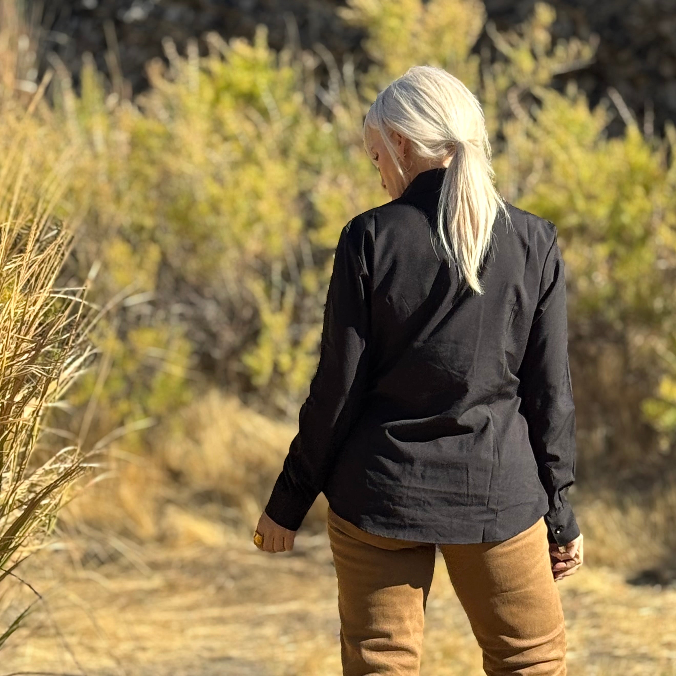 THE CITY STRETCH BUTTON UP Black