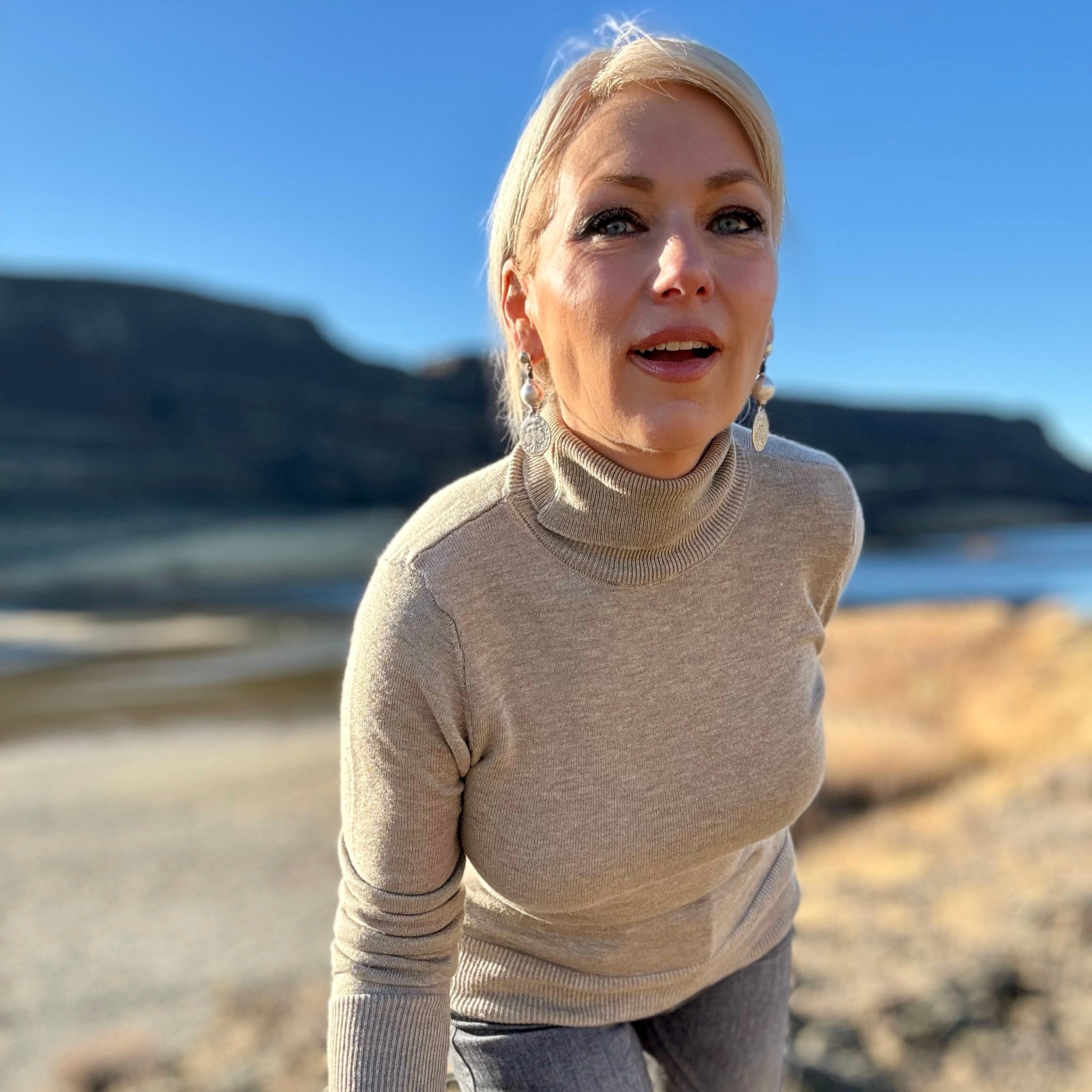 Featherlight Cashmere Blend Knit Turtleneck