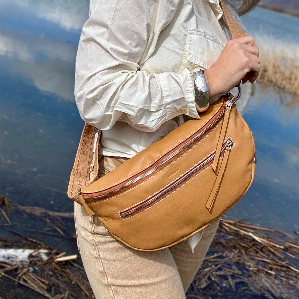Hammitt California Oak CHARLES CROSSBODY LRG