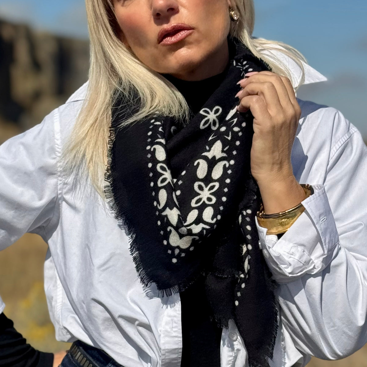 The Cashmere Feel Bandana Scarf Black
