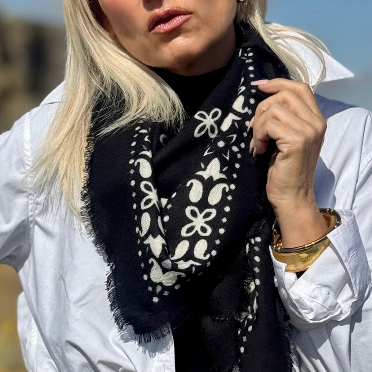 The Cashmere Feel Bandana Scarf Black