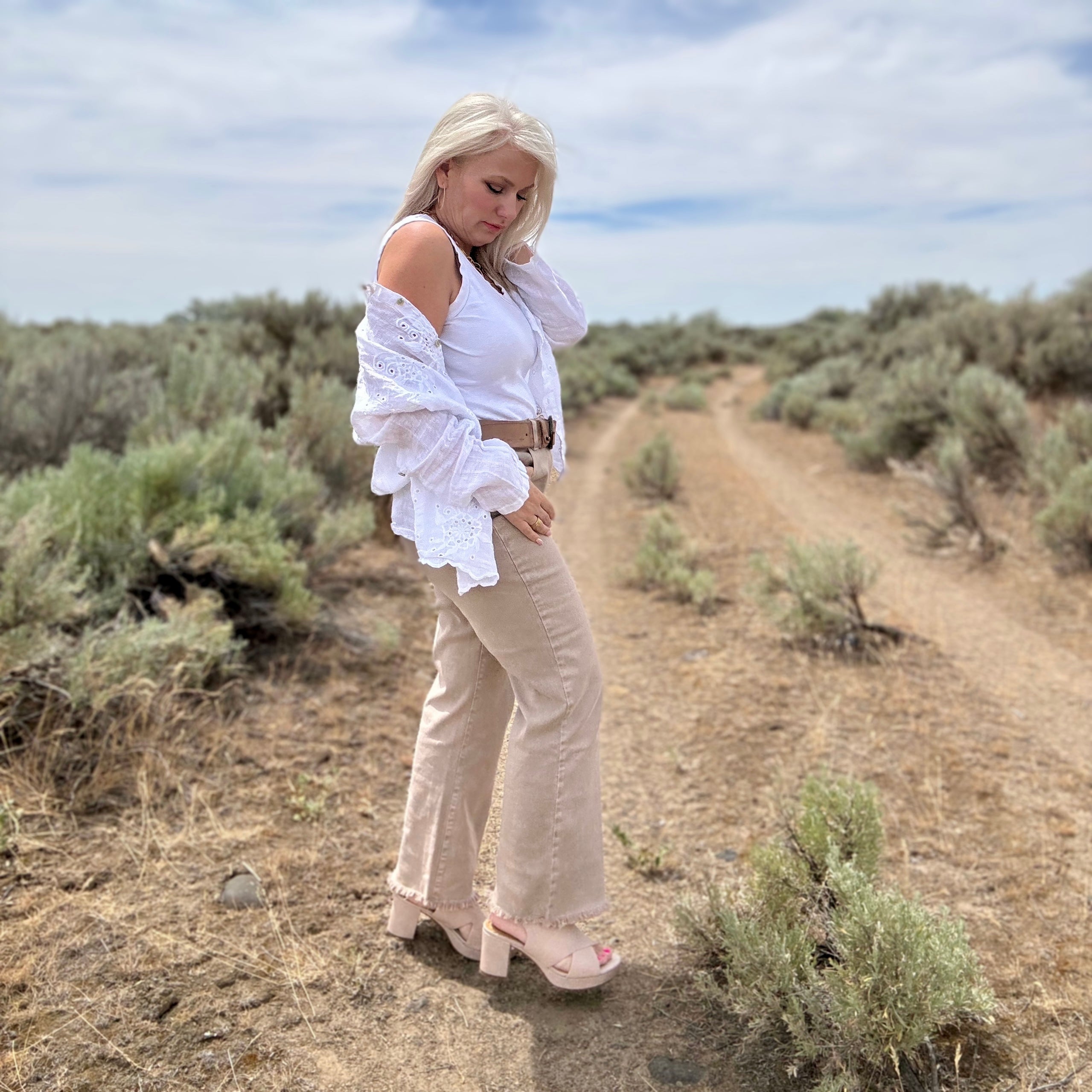 ATLAS CROPPED STRAIGHT JEANS (Taupe)