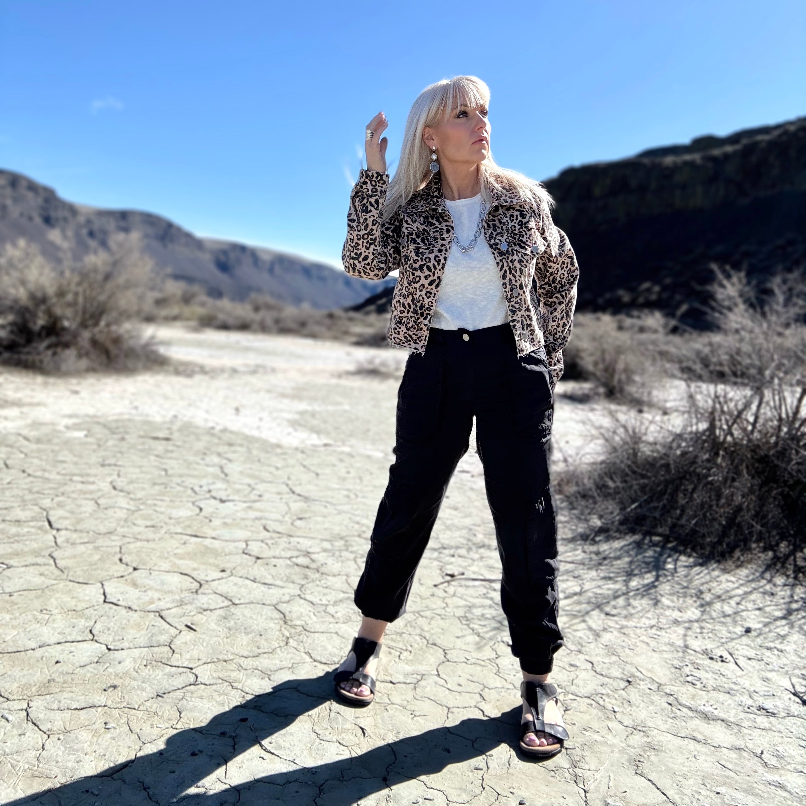 SANDY HIGH RISE CARGO PANTS Washed black