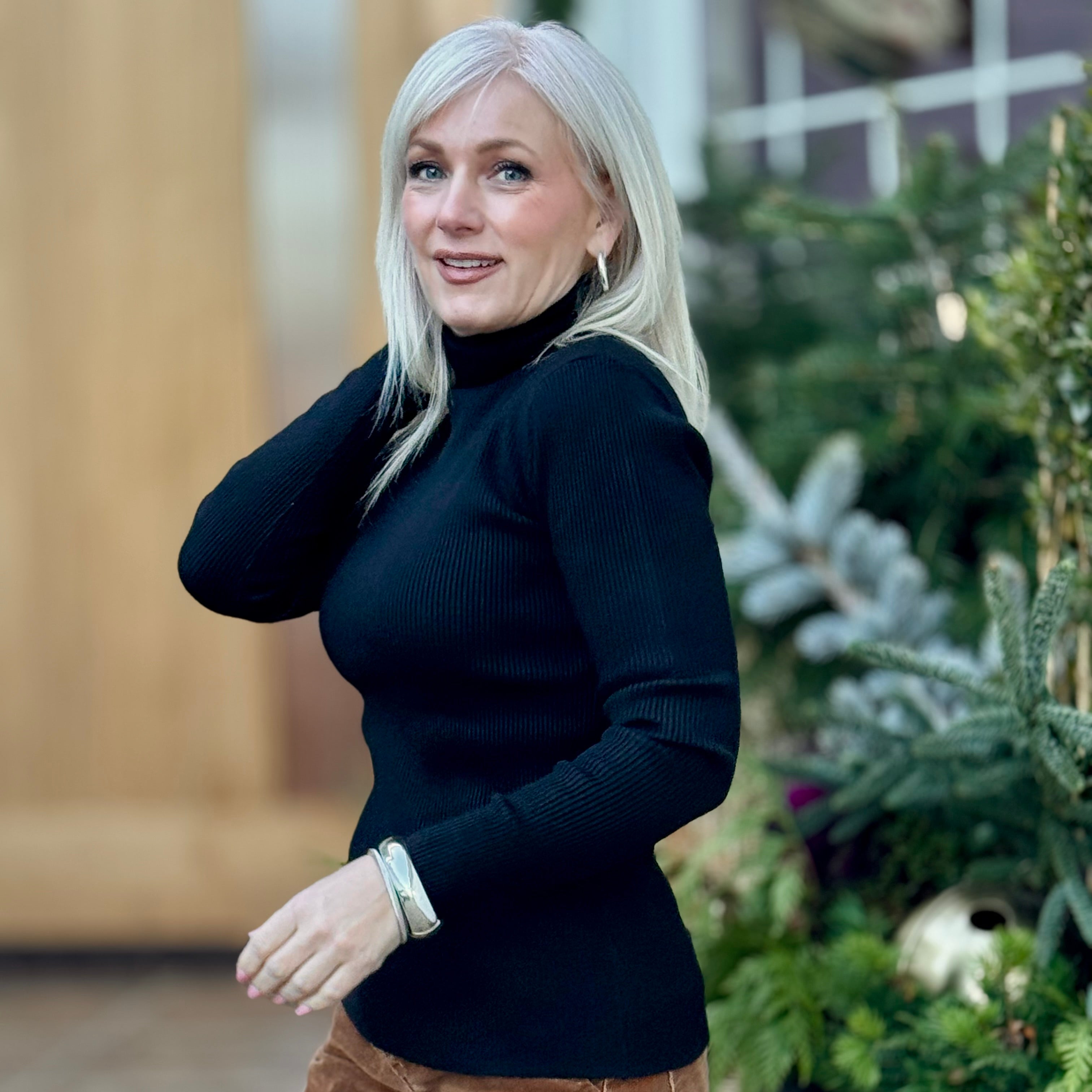 RIDGE POINT RIBBED TURTLENECK Black