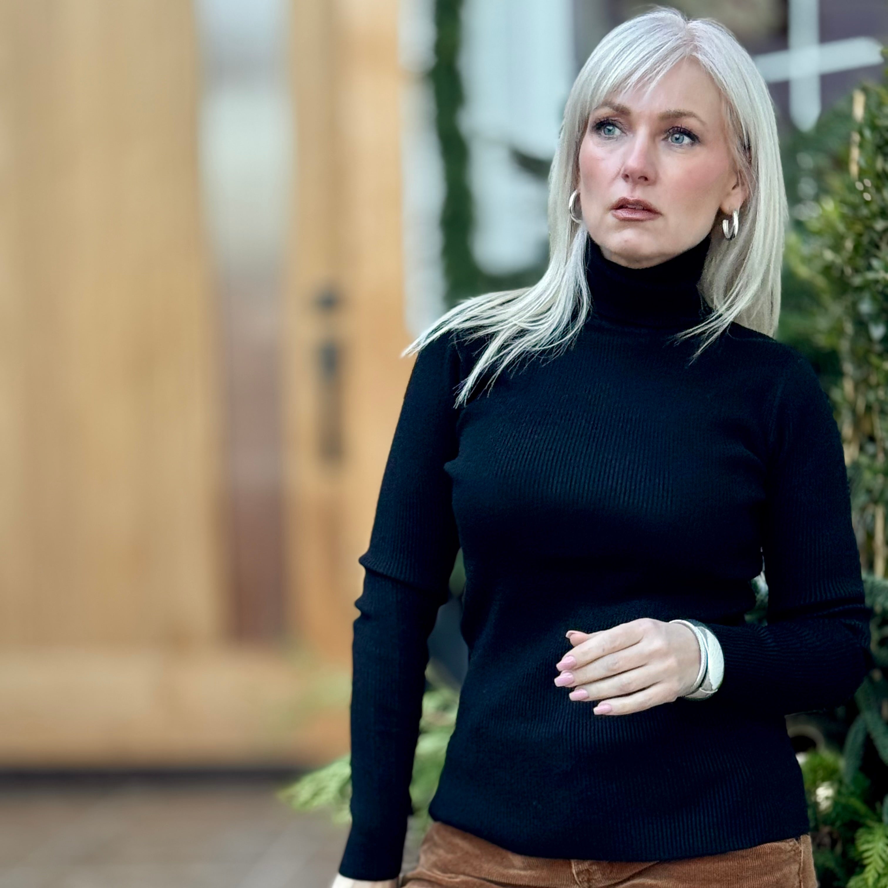 RIDGE POINT RIBBED TURTLENECK Black