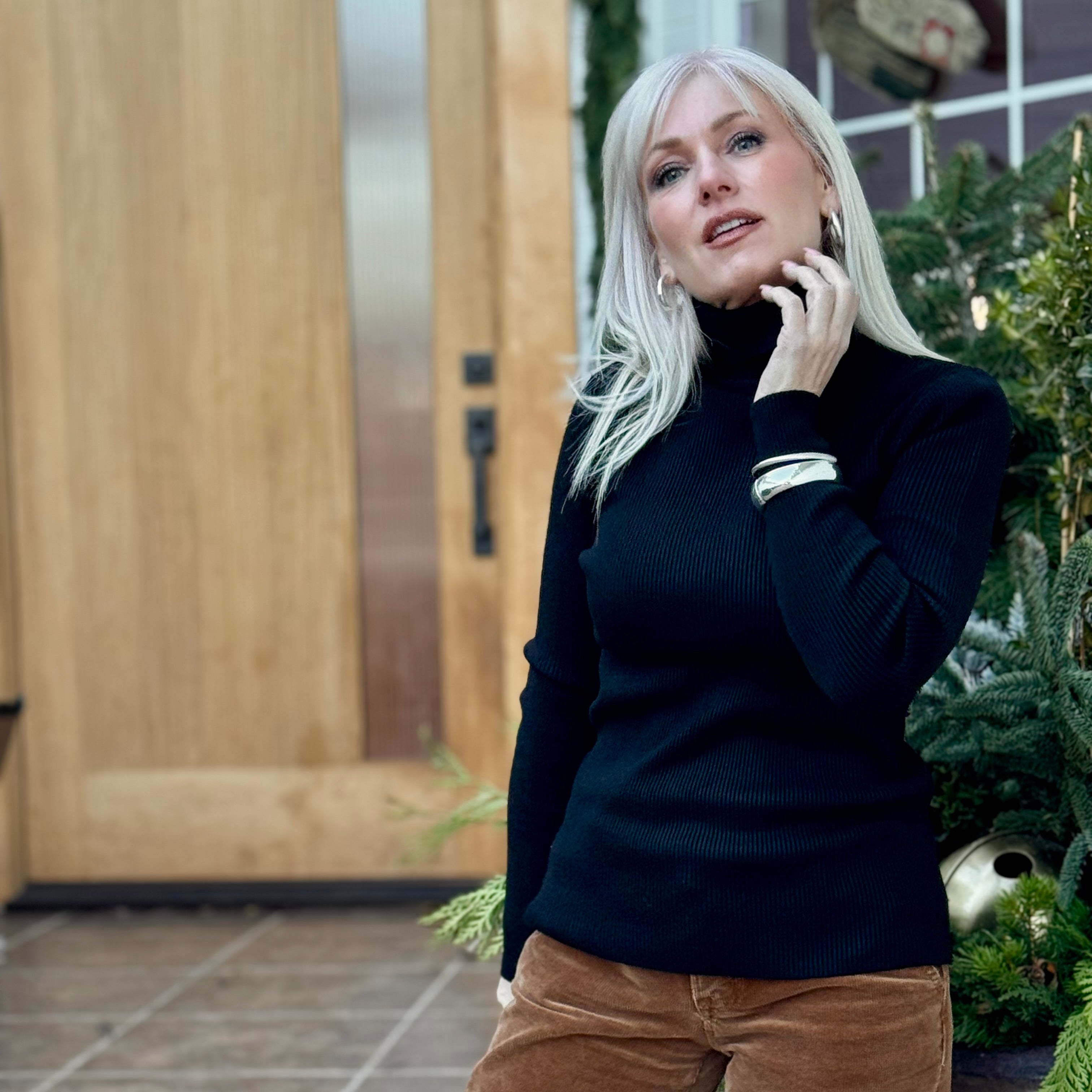 RIDGE POINT RIBBED TURTLENECK Black