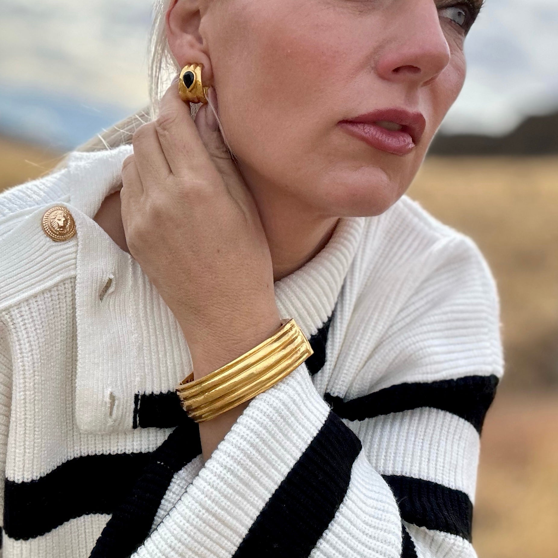 Julie Vos Havana Statement Hinge Bangle