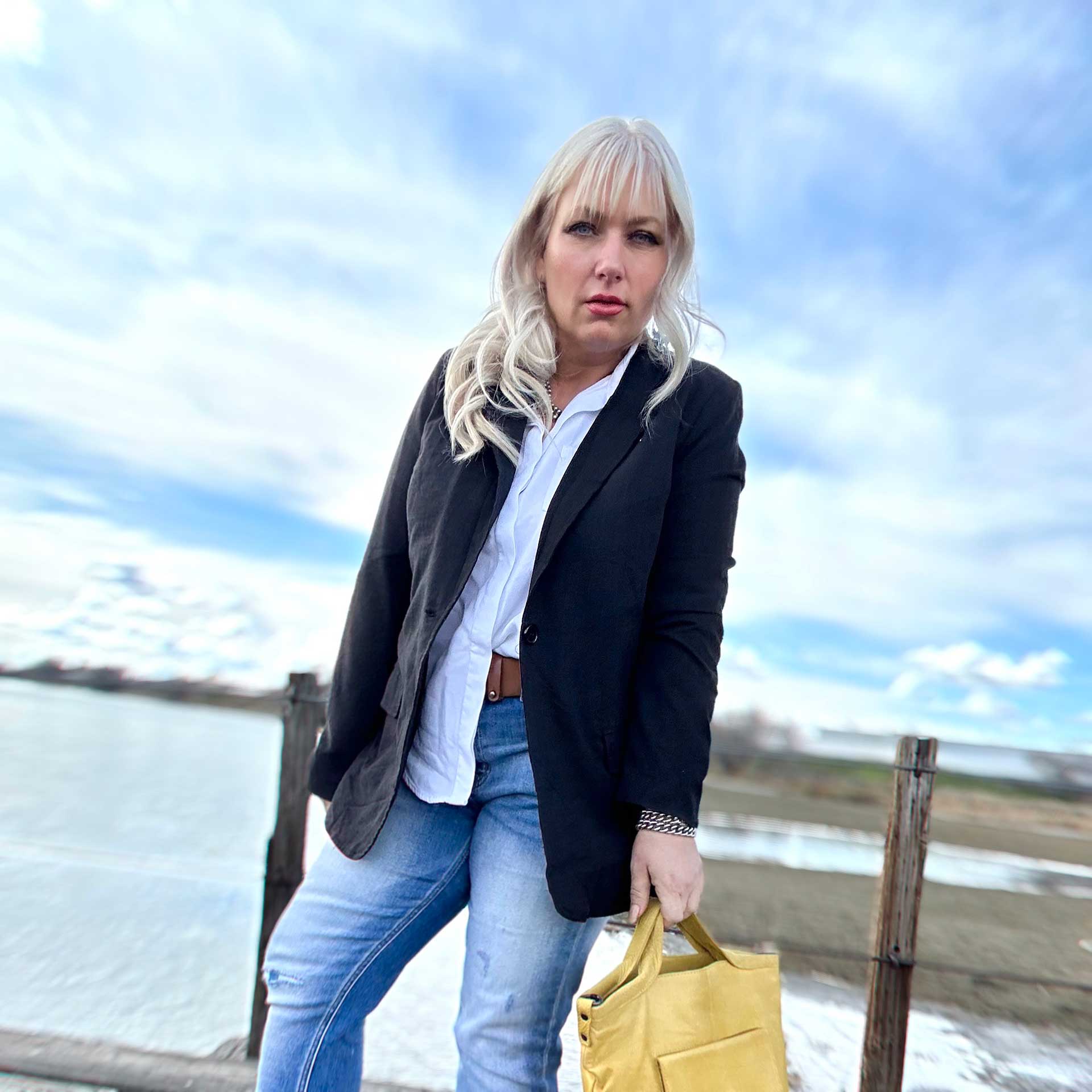 Bradshaw Linen Blazer (Black)