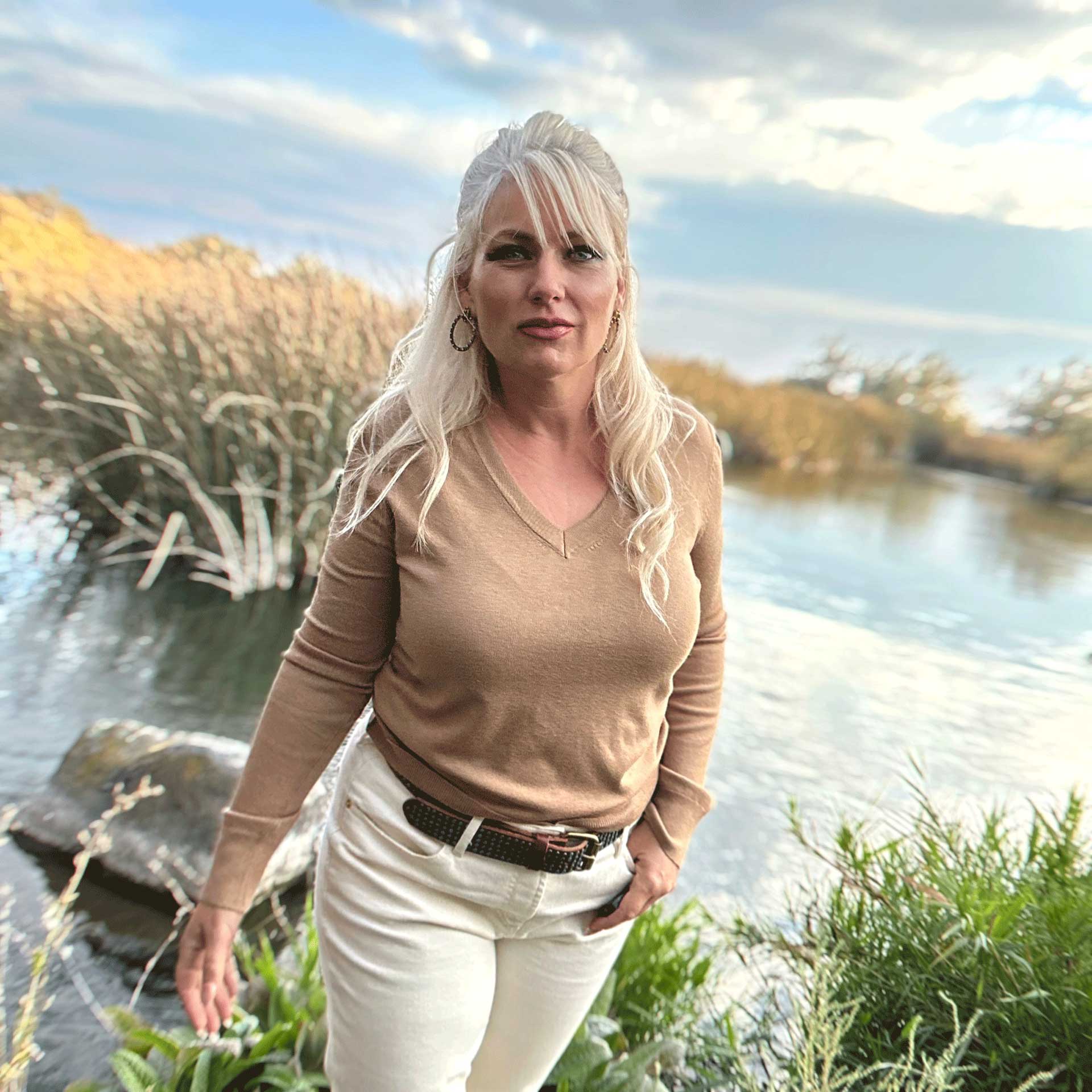 Vera Everyday Sweater Camel