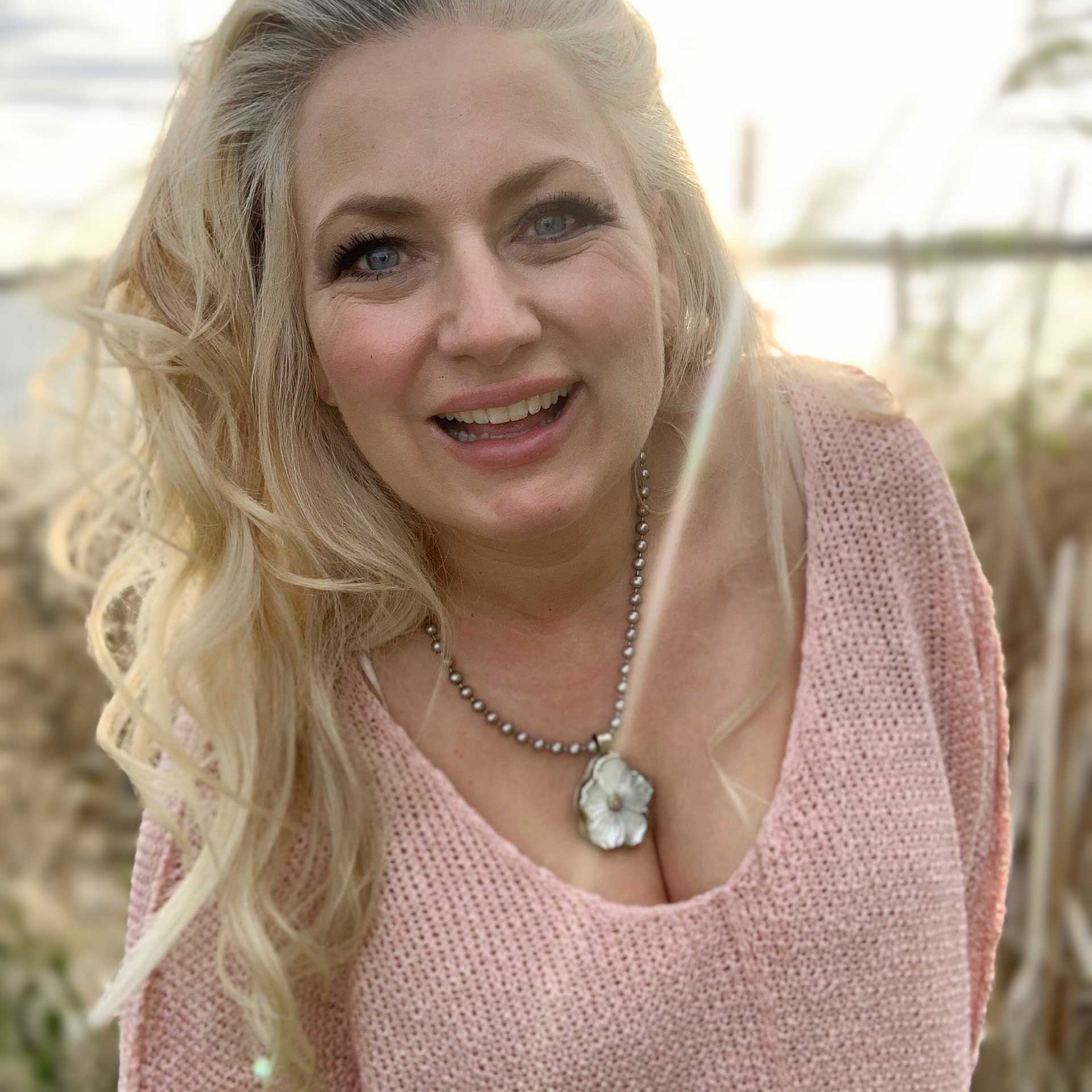 Zoe Lightweight Sweater (Blush)