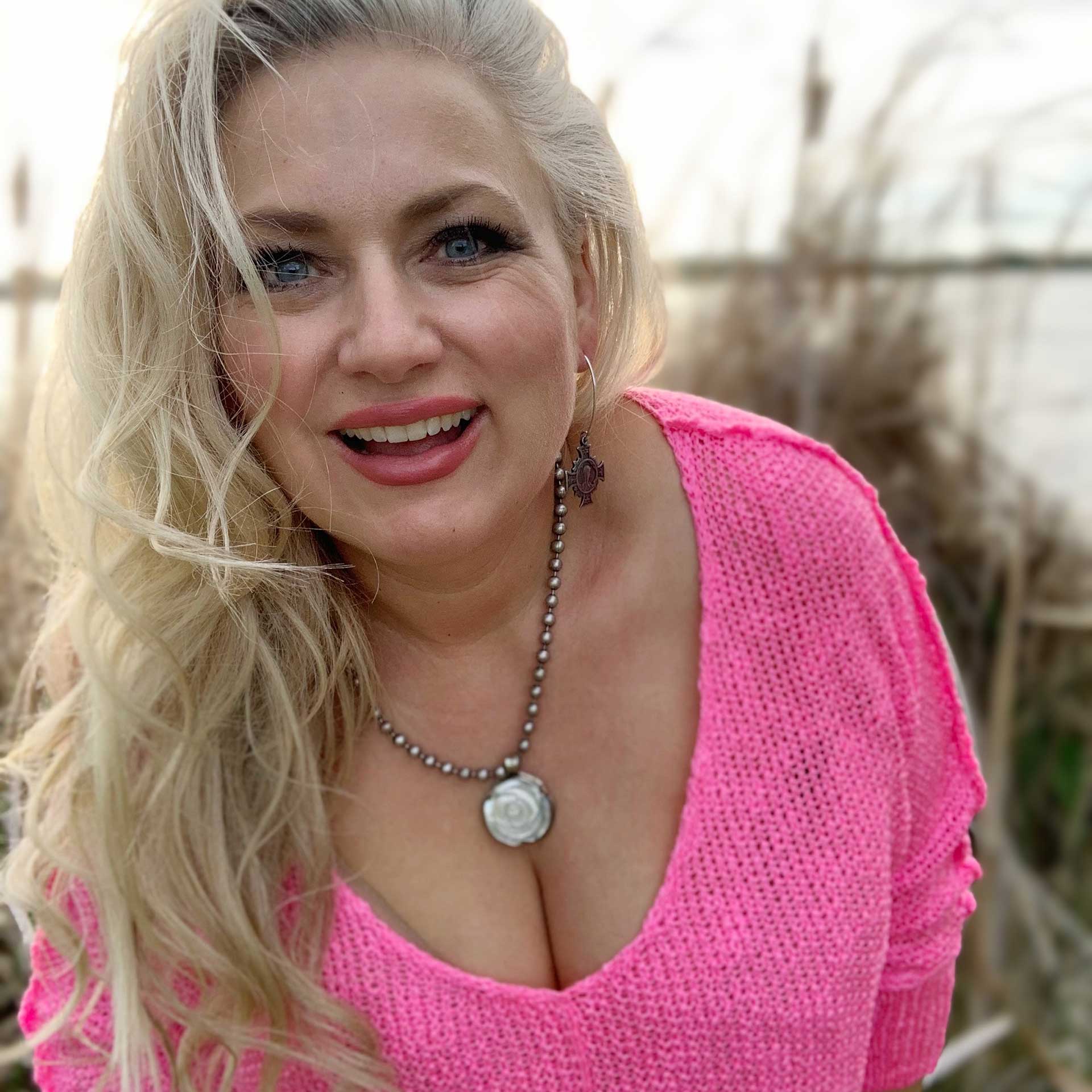 Zoe Lightweight Sweater (Ultra Pink)