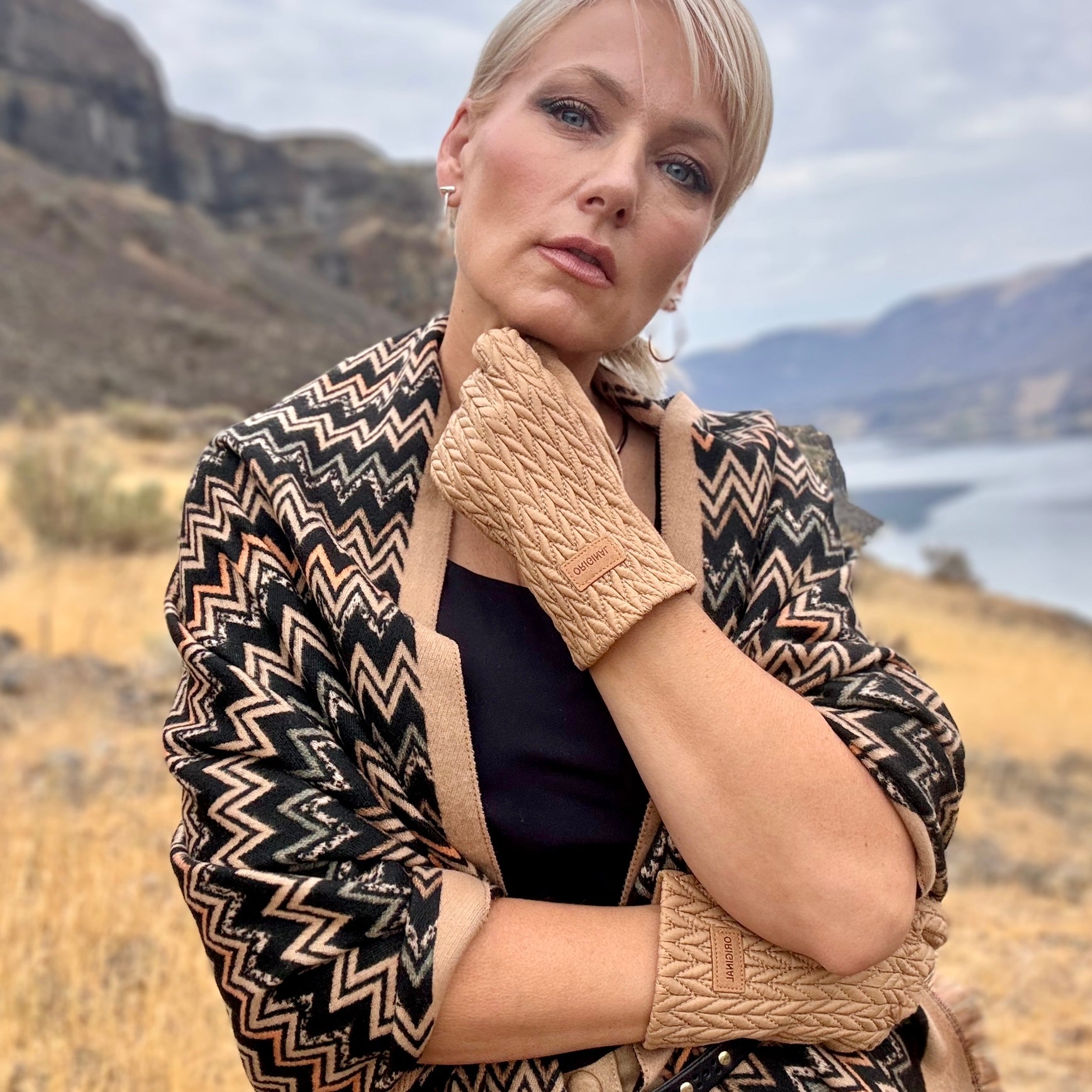 Quilted suede touch gloves Camel