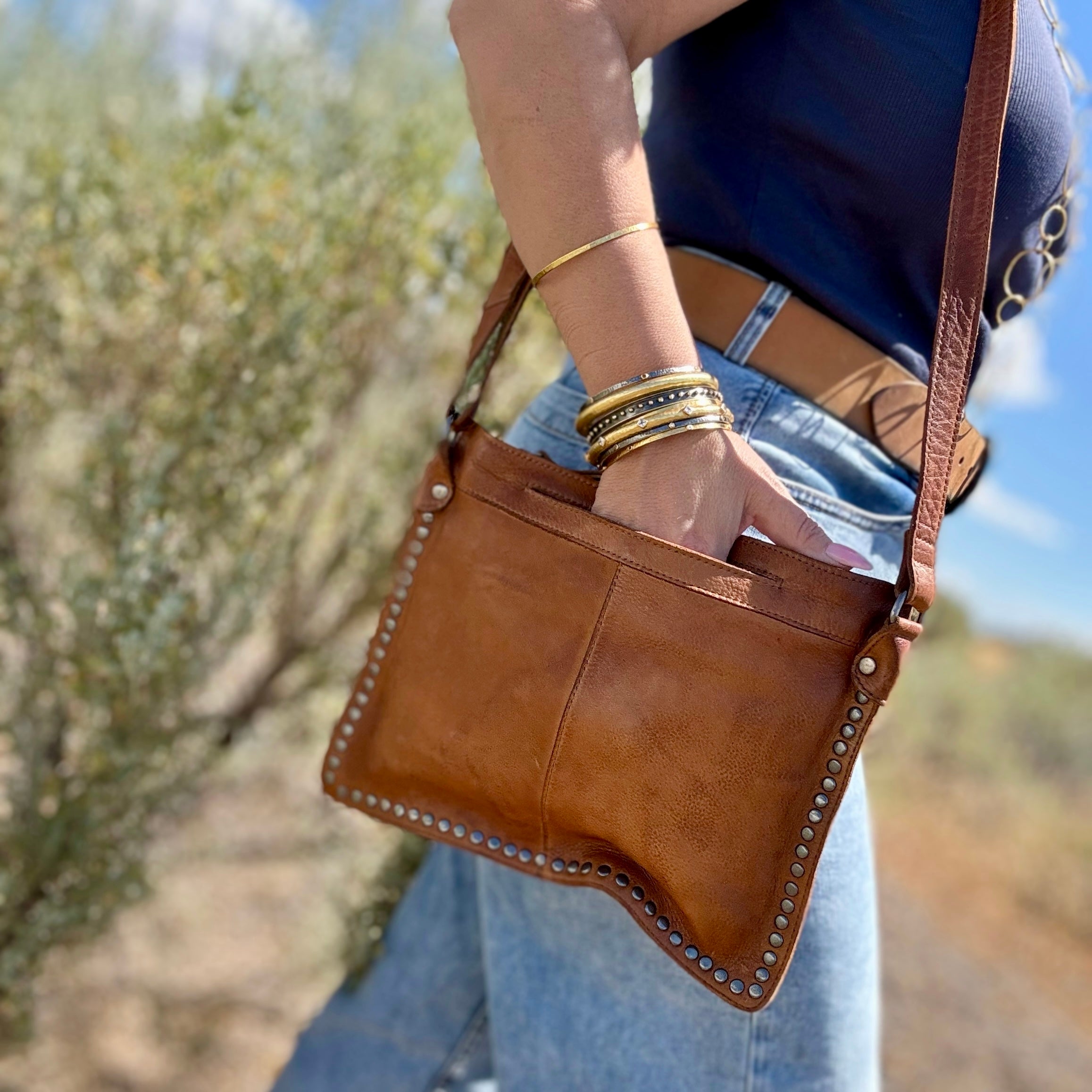 GABRIEL CROSSBODY (Cognac)