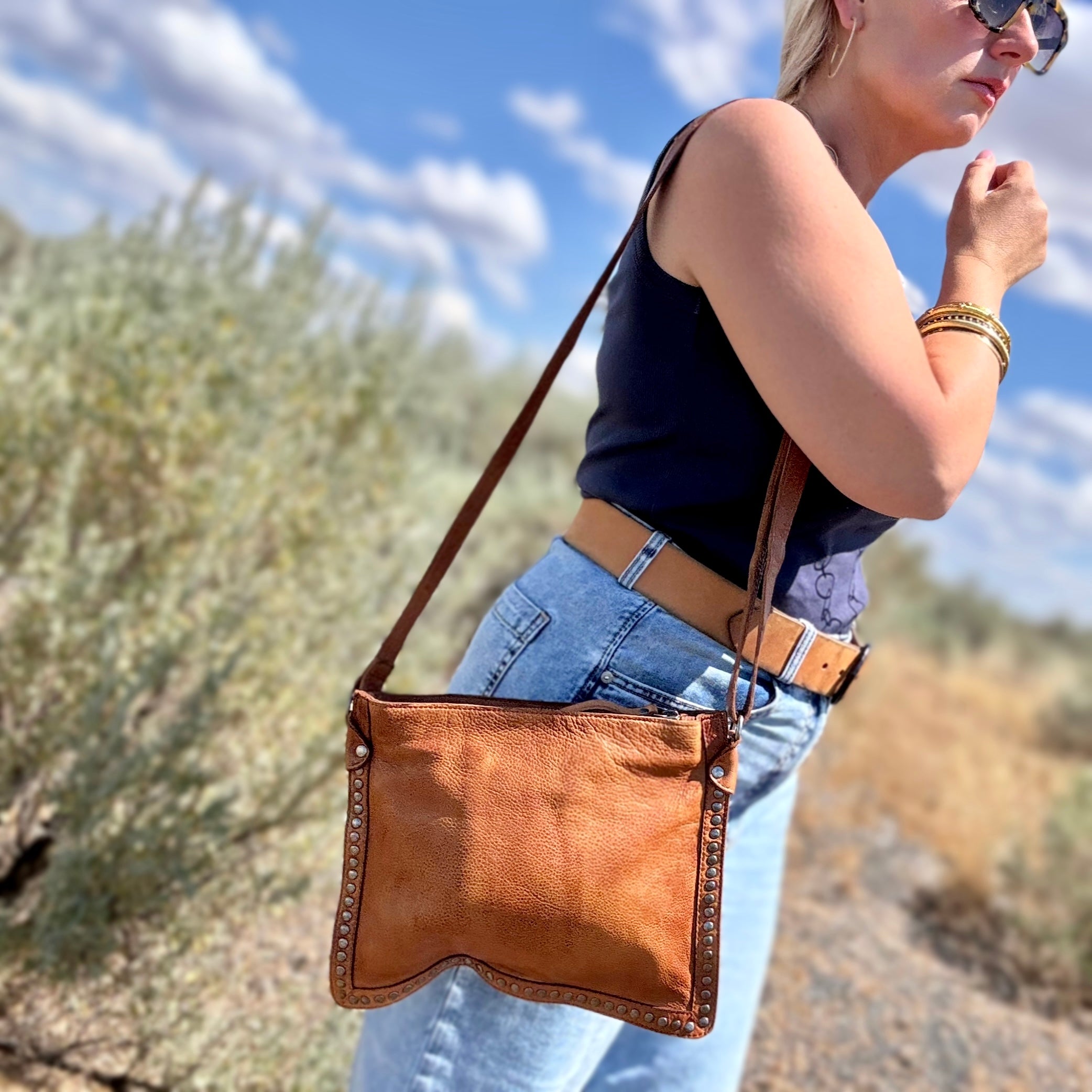 GABRIEL CROSSBODY (Cognac)