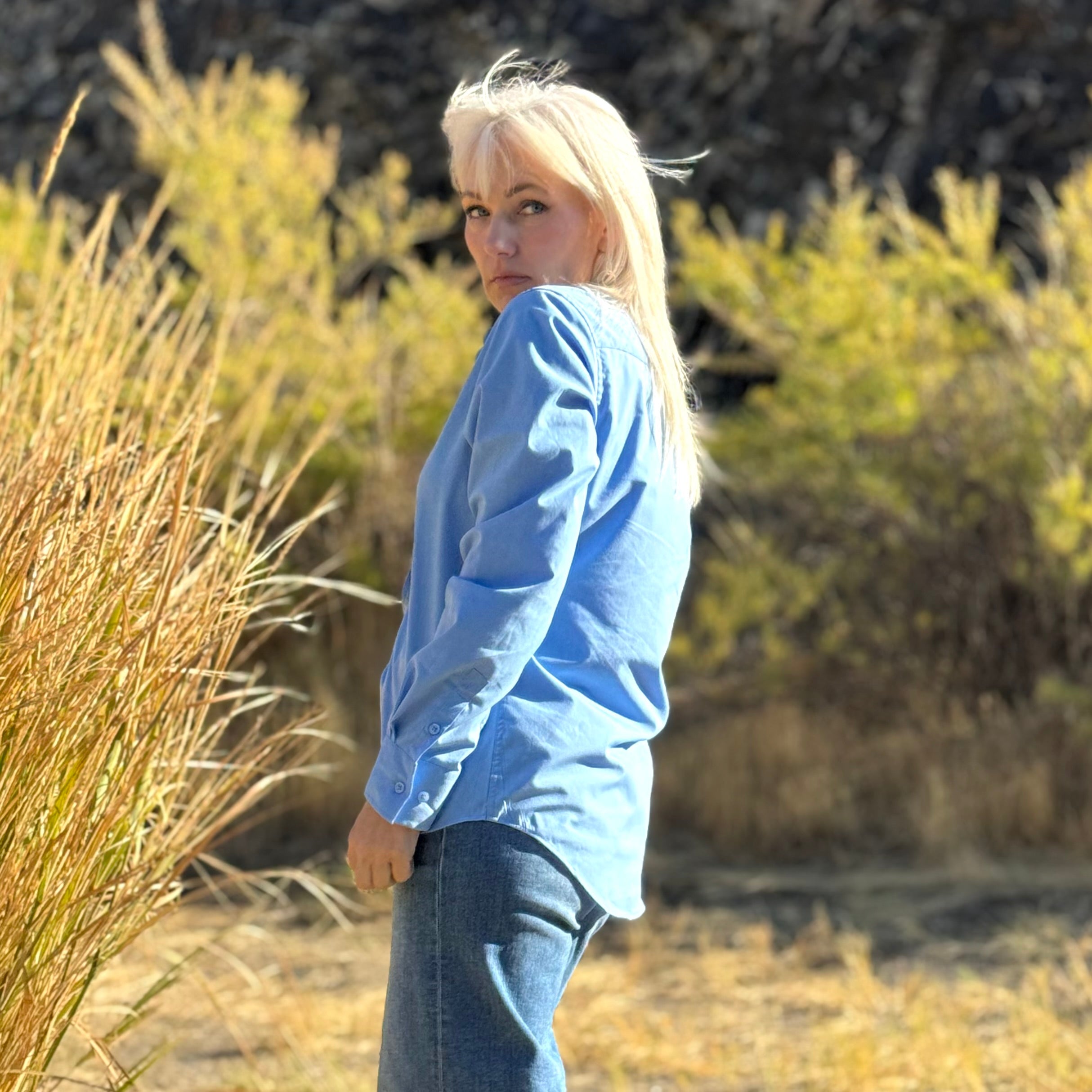 DESERT TRAVELER WRINKLE RESISTANT SHIRT Cornflower