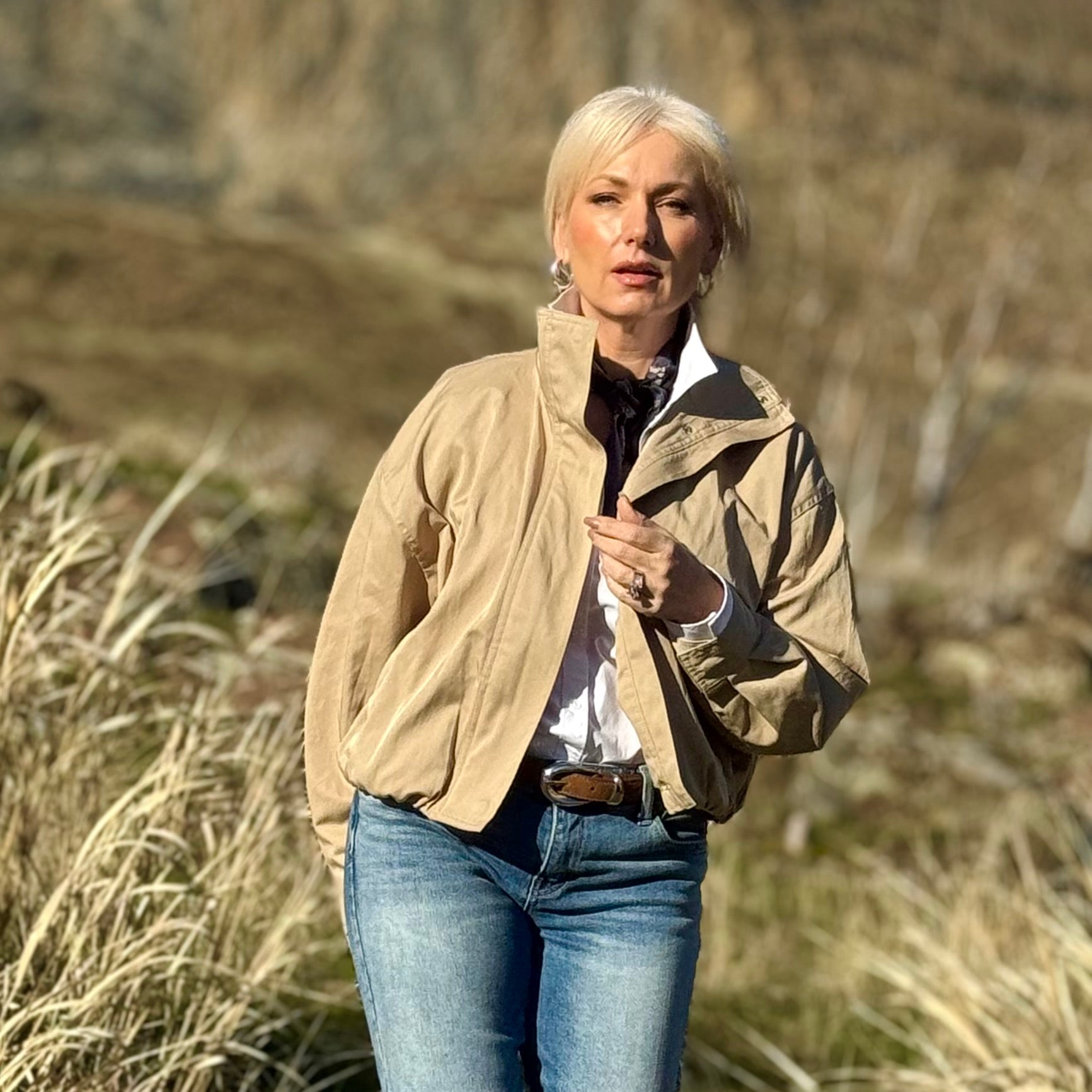 THE NORTH SHORE CROPPED TRENCH JACKET Khaki