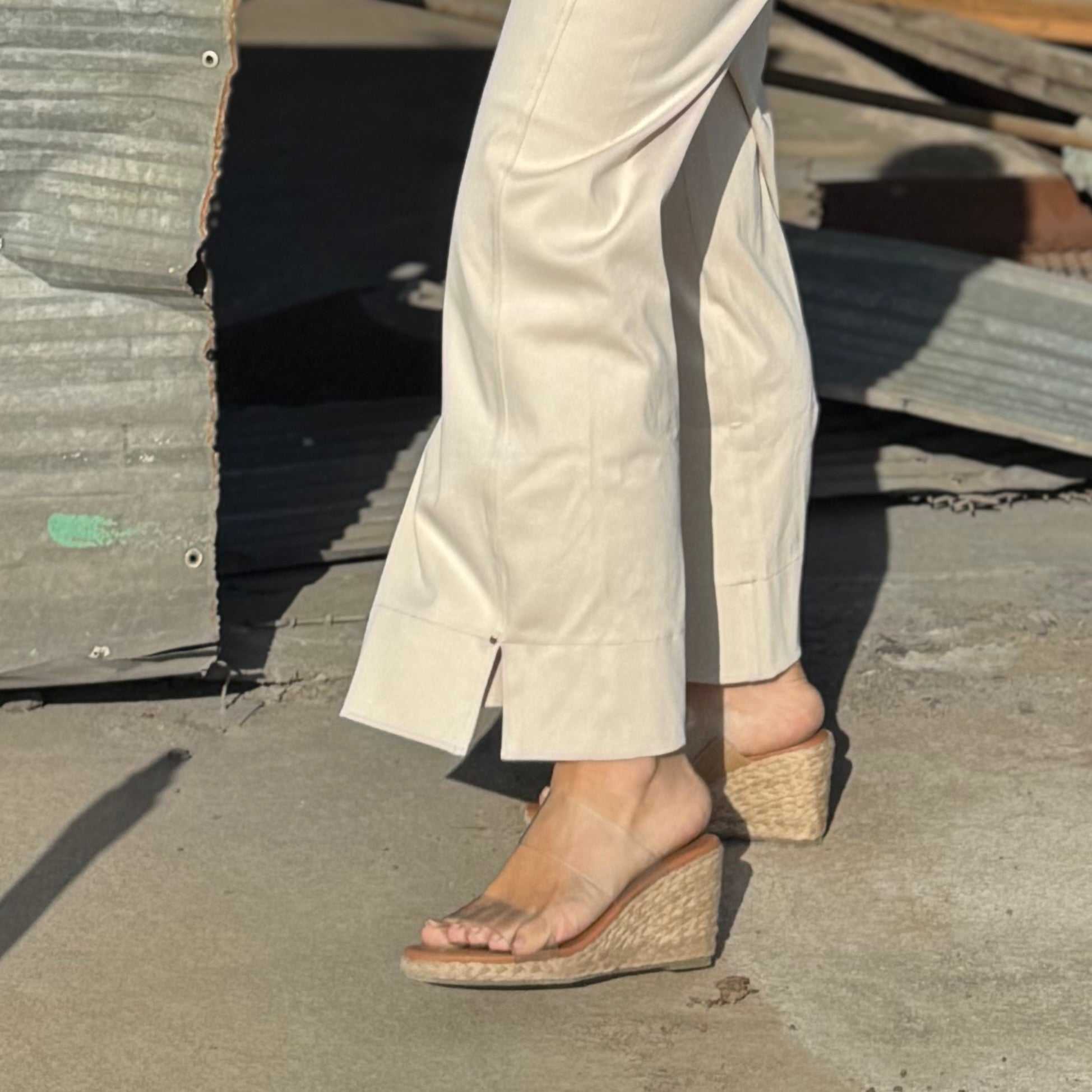 LYSSE NYLAH DETAIL WIDE LEG CROP PANT (26" INSEAM)