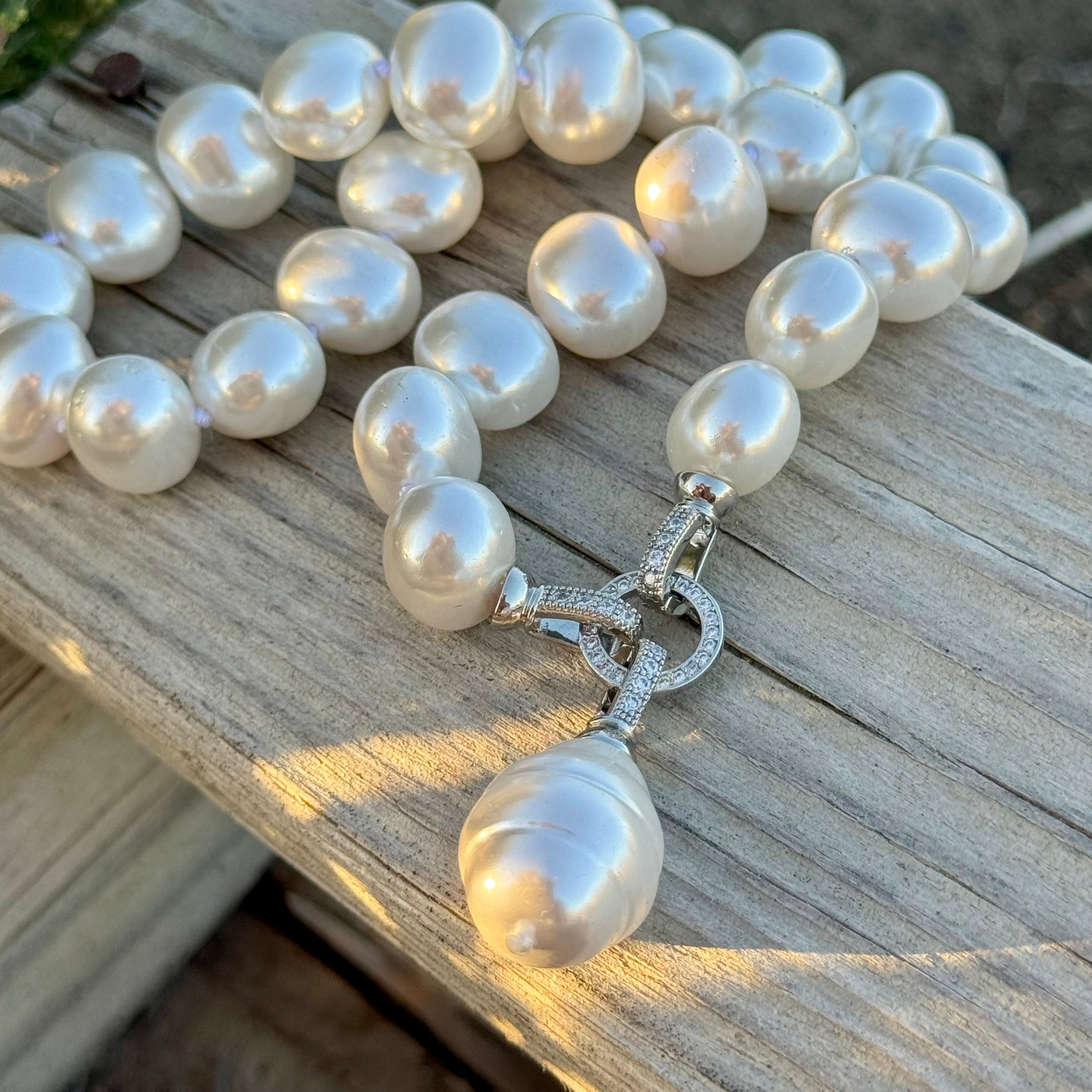 Luna Pearl Necklace