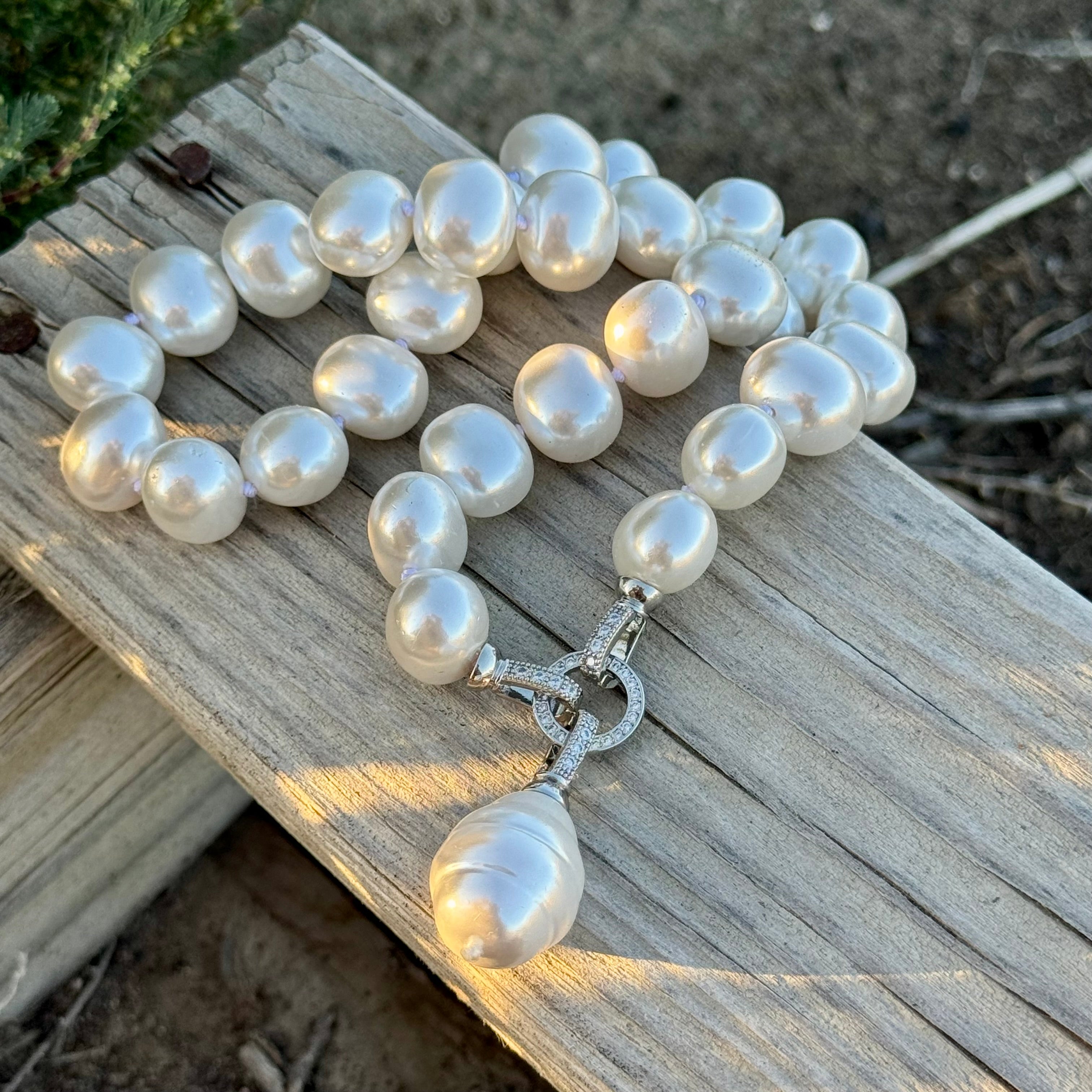 Luna Pearl Necklace