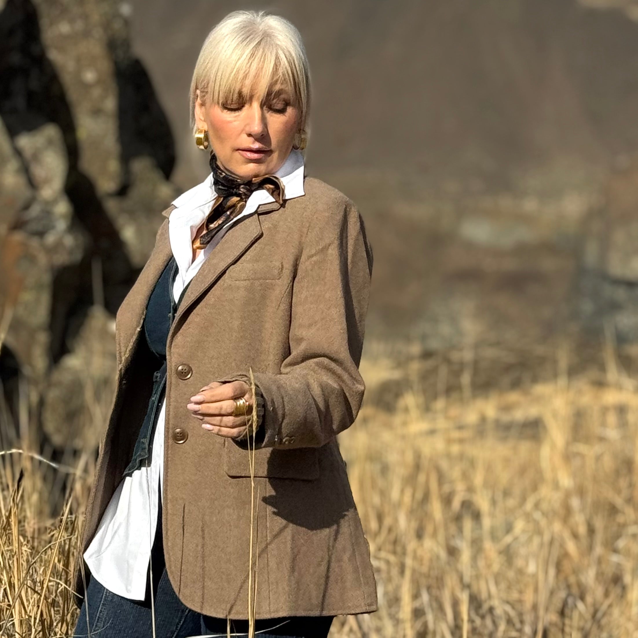 THE MERCER SWEATER-CUFF BLAZER Camel
