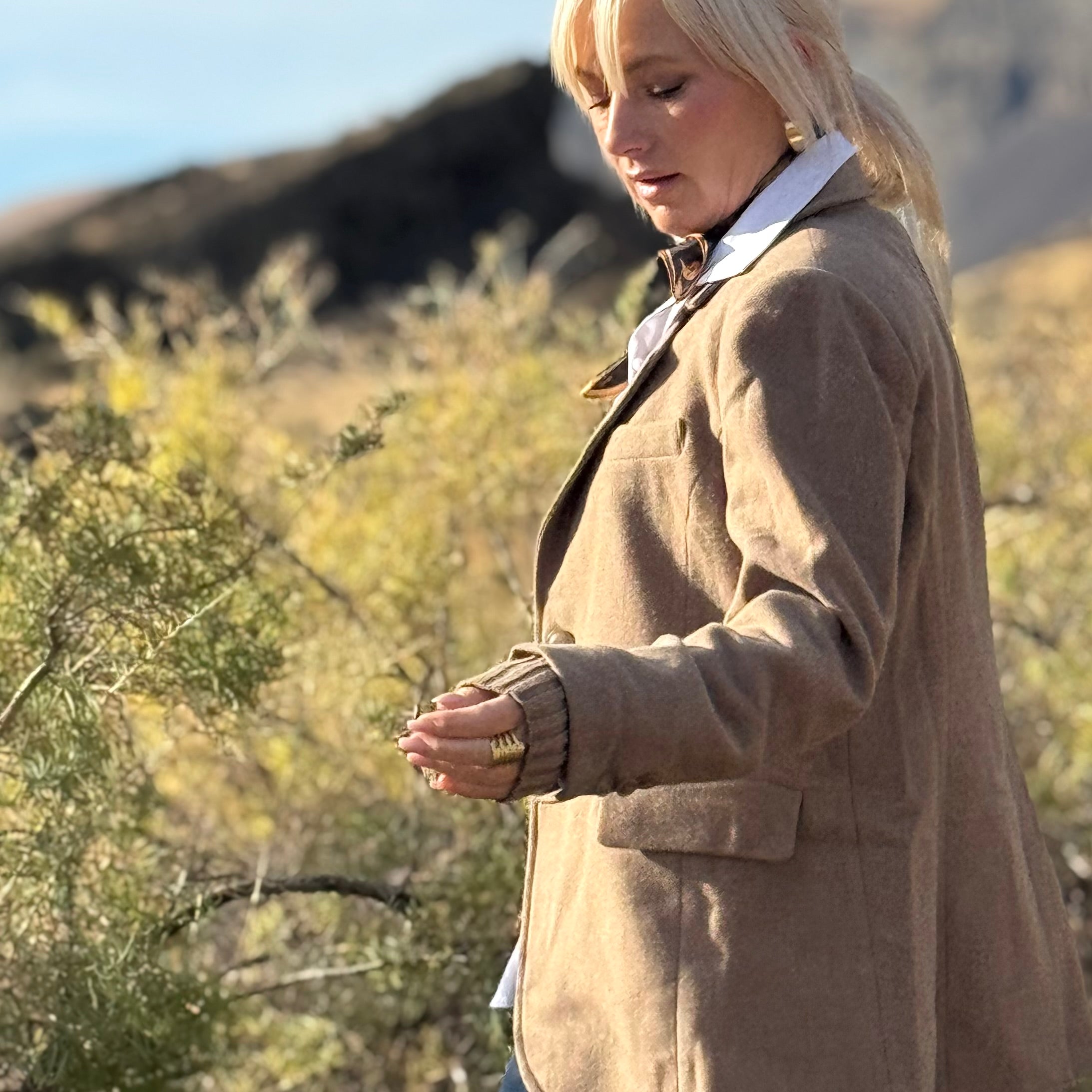 THE MERCER SWEATER-CUFF BLAZER Camel