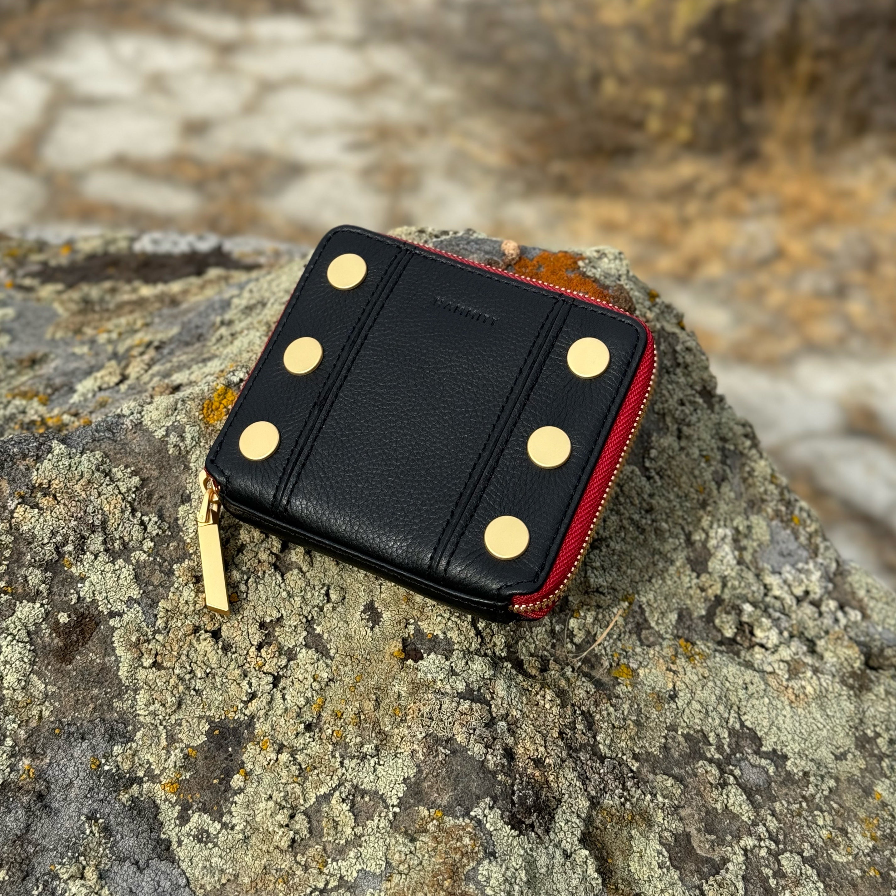 Hammitt 5 North Wallet Black/Brushed Gold Red Zip