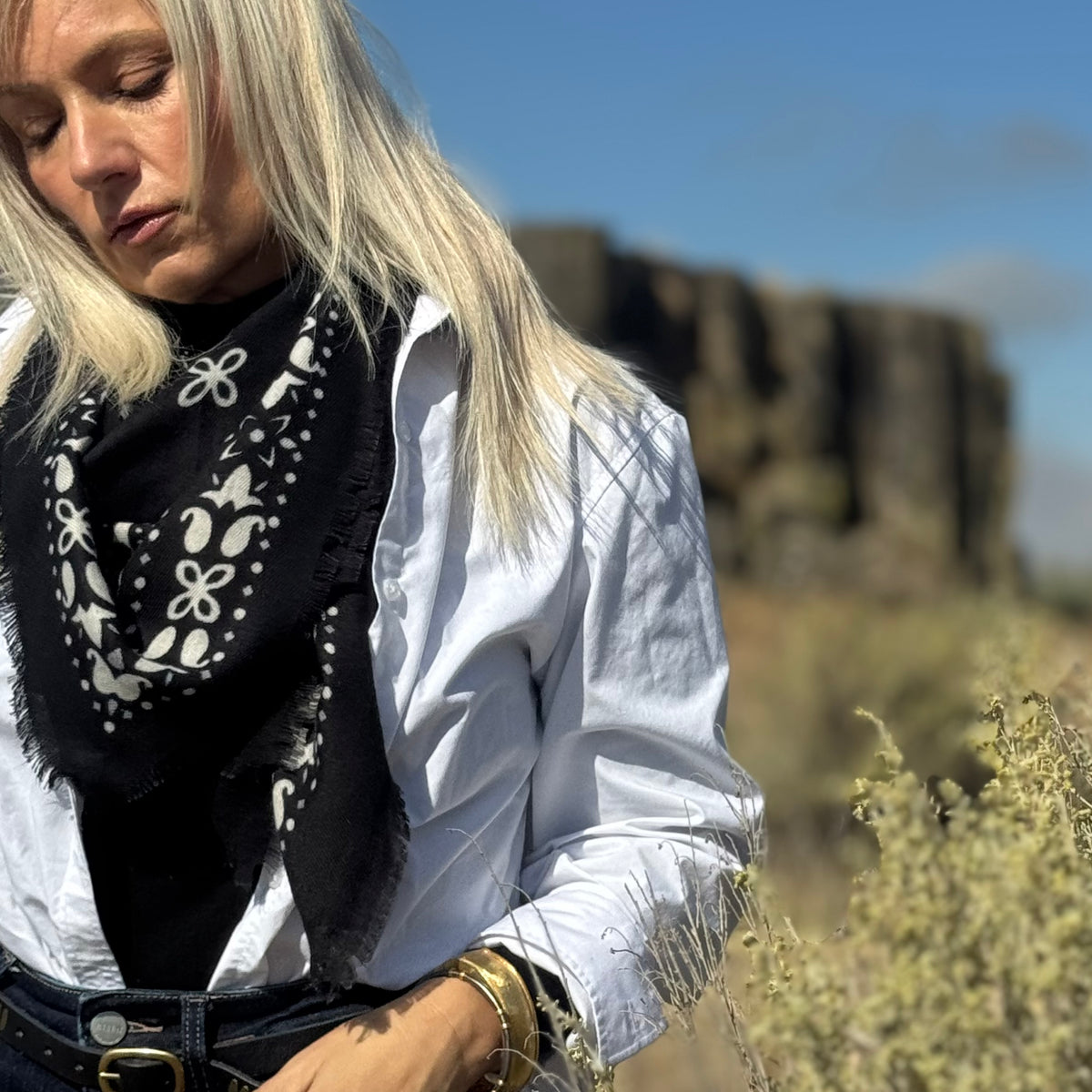 The Cashmere Feel Bandana Scarf Black