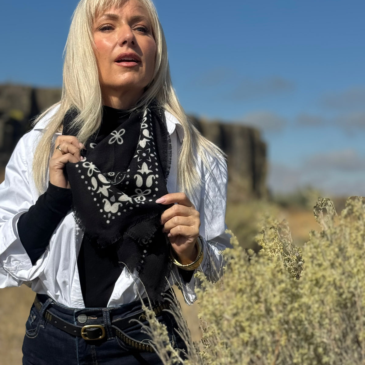 The Cashmere Feel Bandana Scarf Black