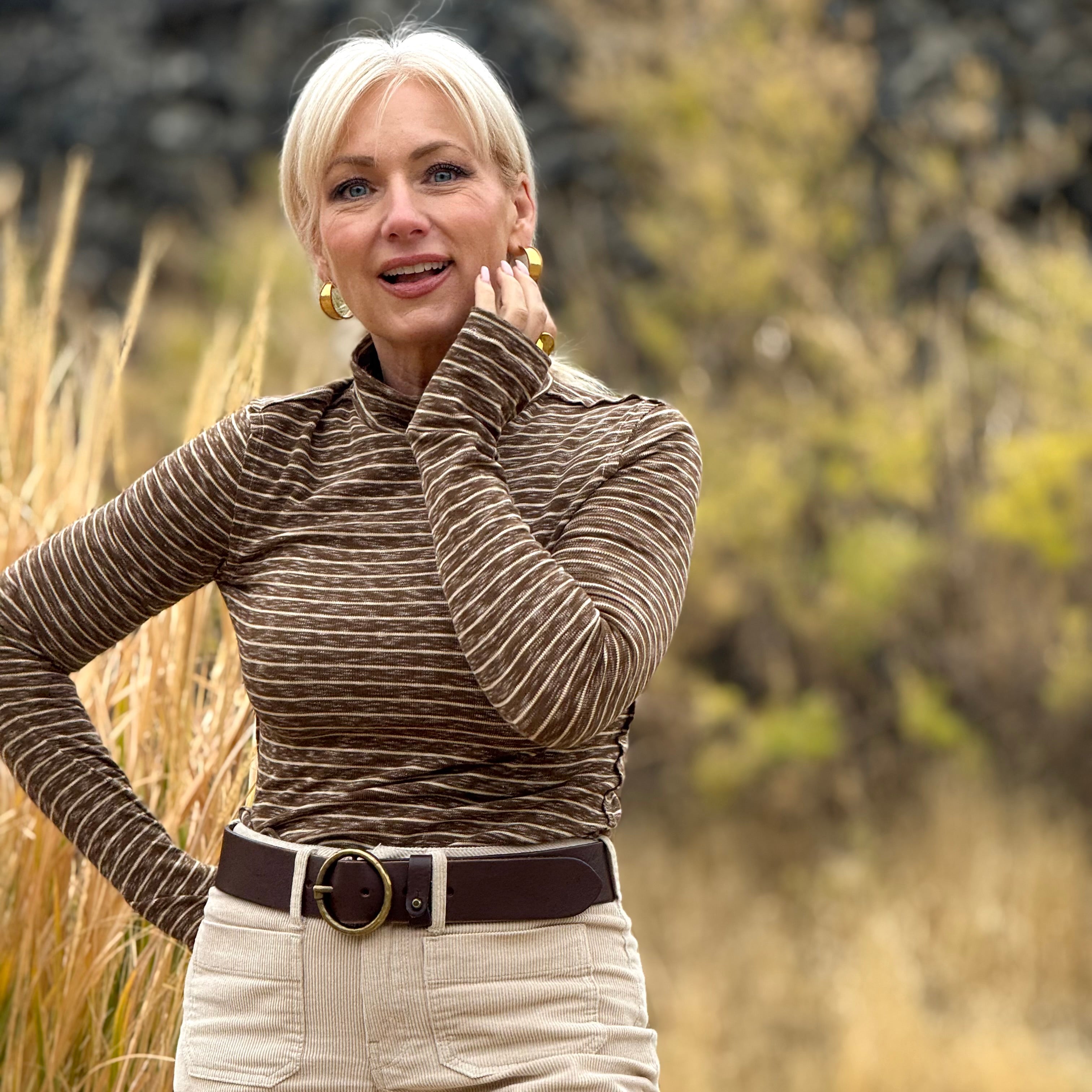 THE ROWAN STRIPE TURTLENECK Brown