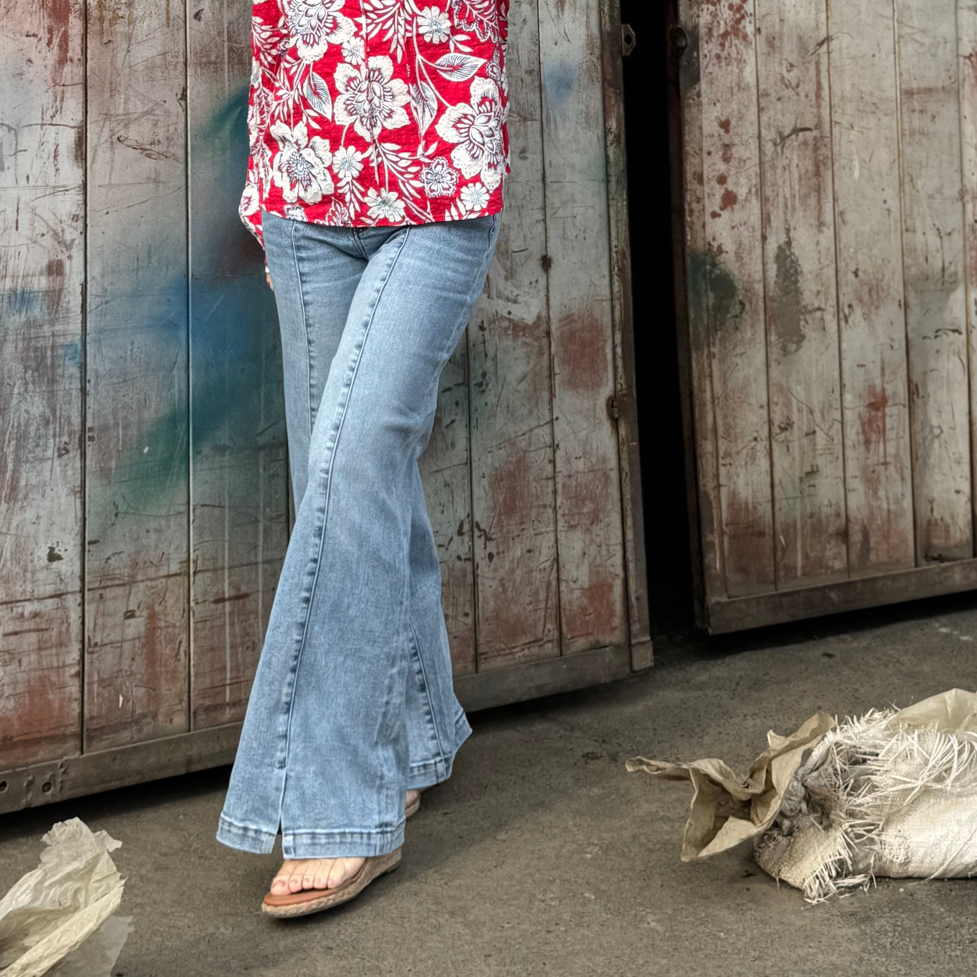 Canyon Line Split-Front Jean