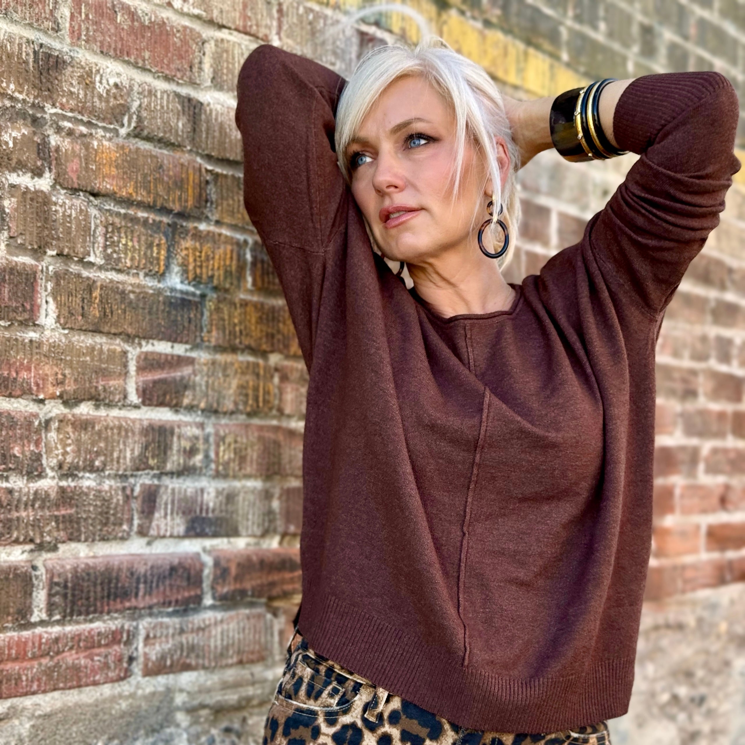 SIMPLE TRUTH FRONT SEAM SWEATER Truffle