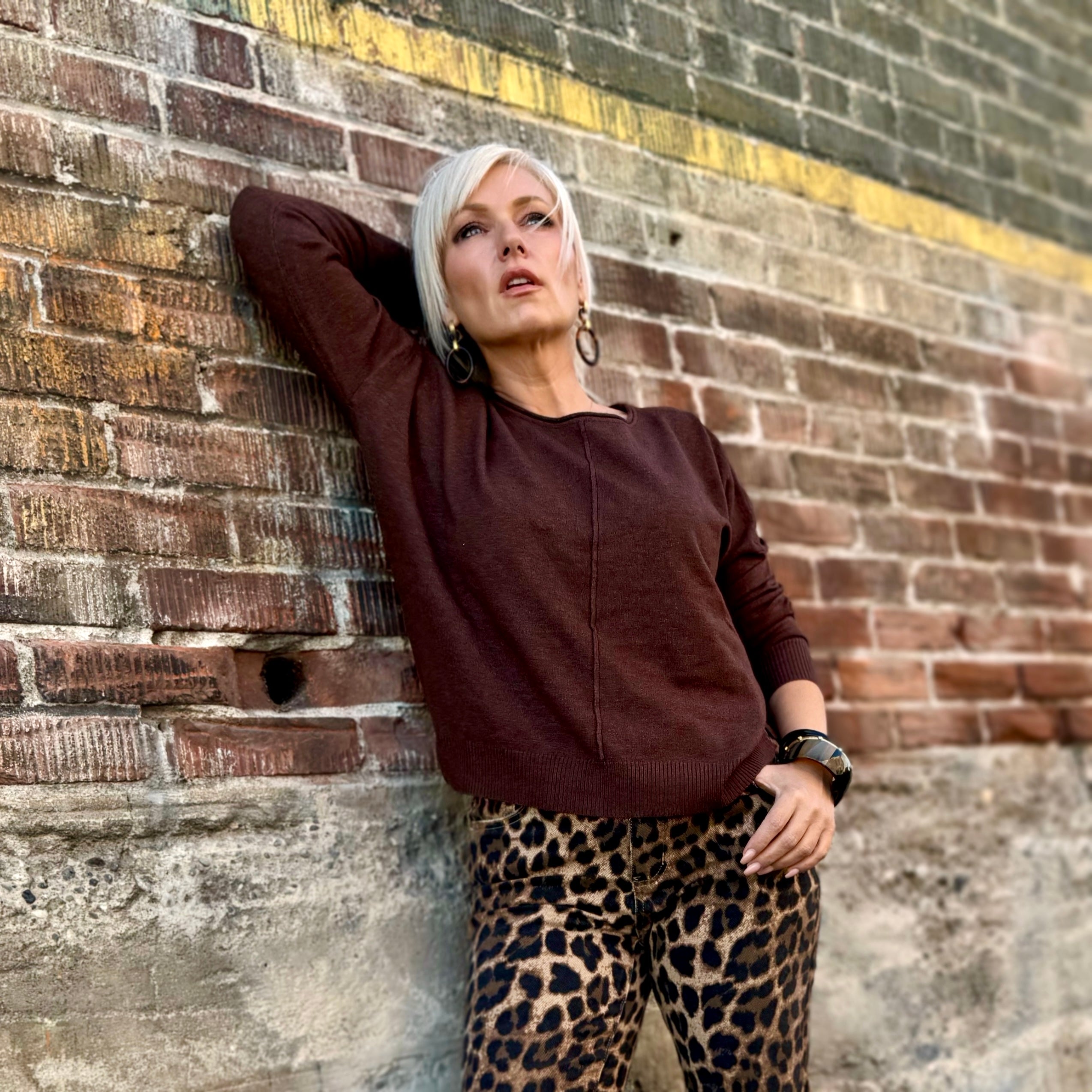 SIMPLE TRUTH FRONT SEAM SWEATER Truffle