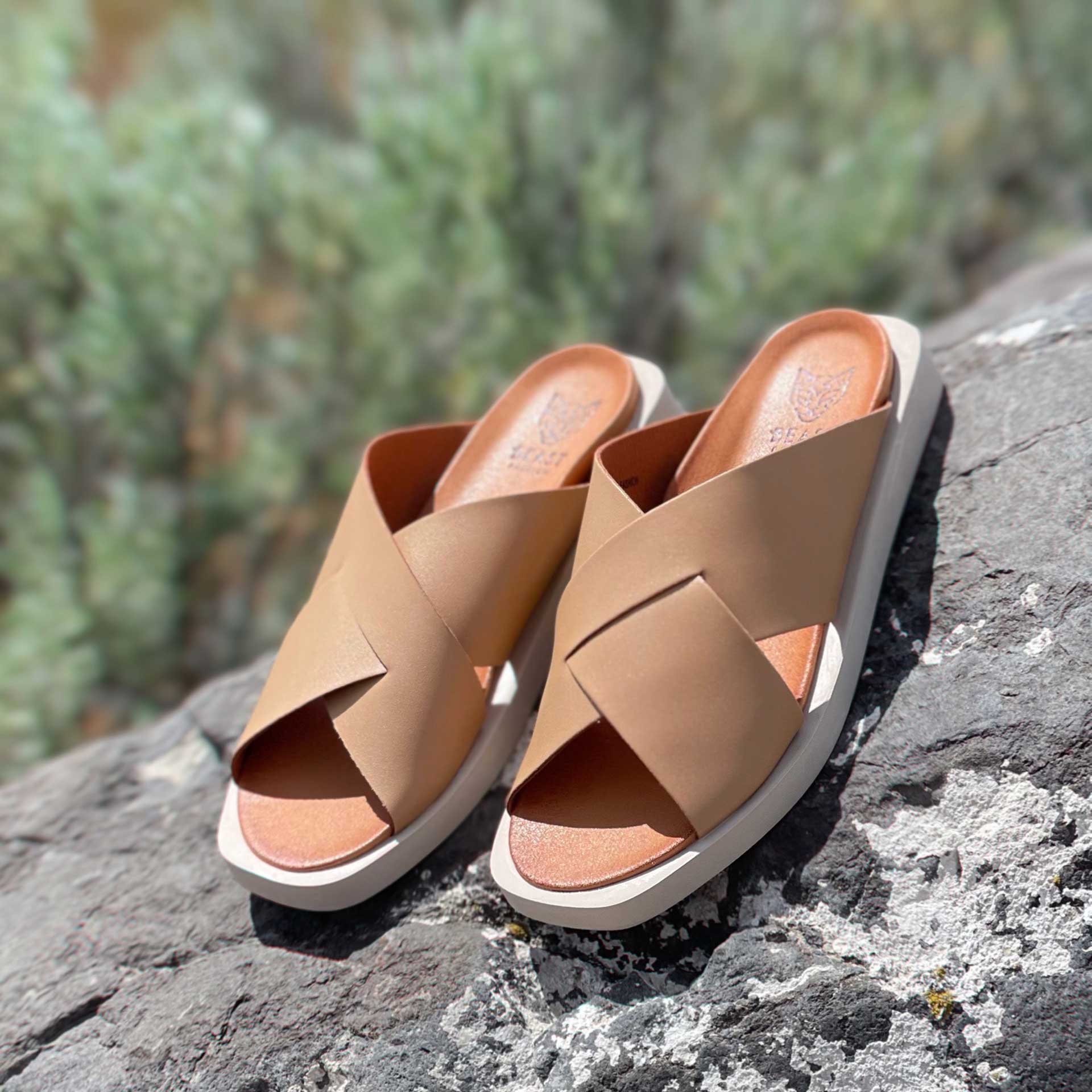Dovetail Slide Sandal (Tan)