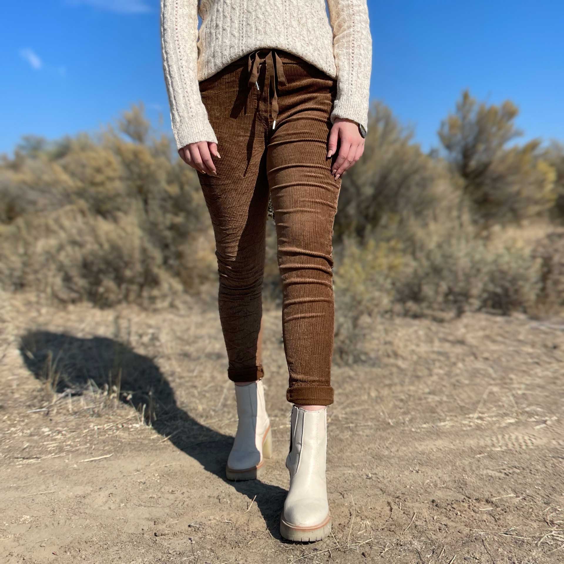 Farrah Wide Wale Corduroy Joggers (Camel)