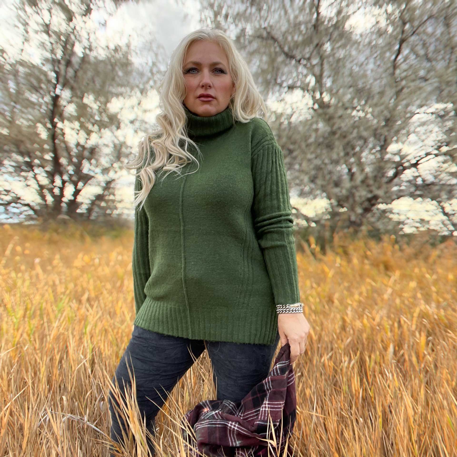 Pearl Turtleneck Sweater (Kelly Green)