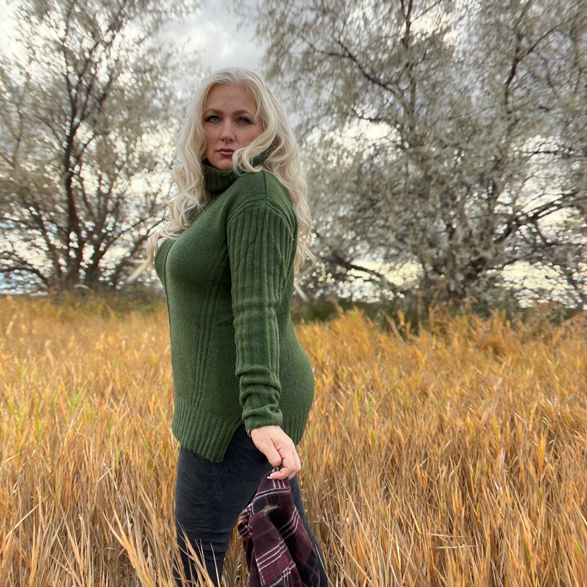 Pearl Turtleneck Sweater (Kelly Green)