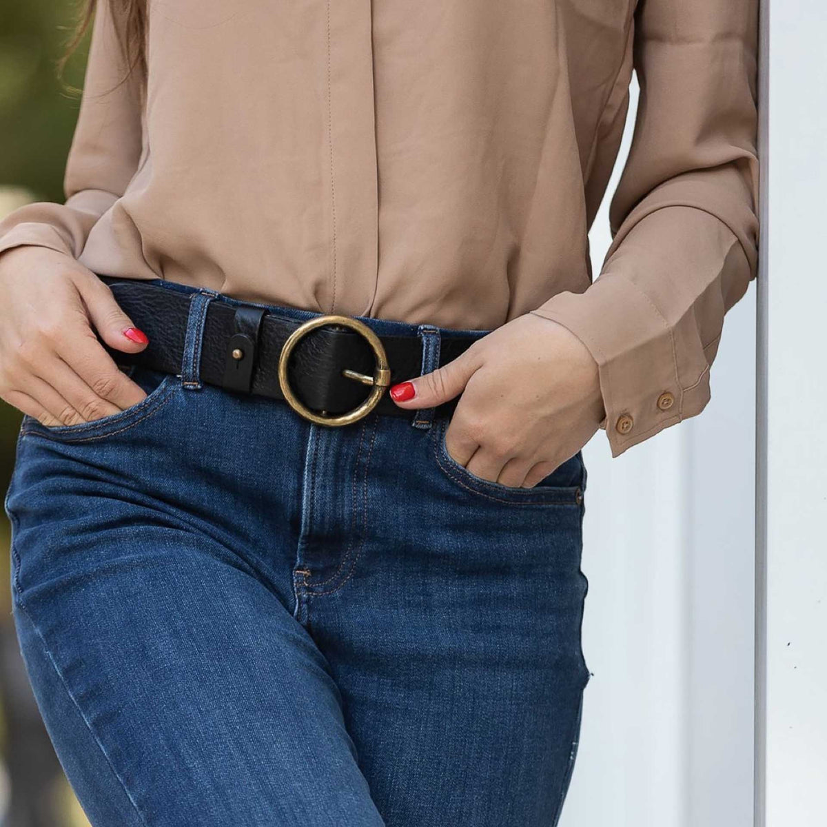 Sundance Rhylee Black Leather Belt Sundance Black Bridle Belt With Blue Relective Buckle  main image 3