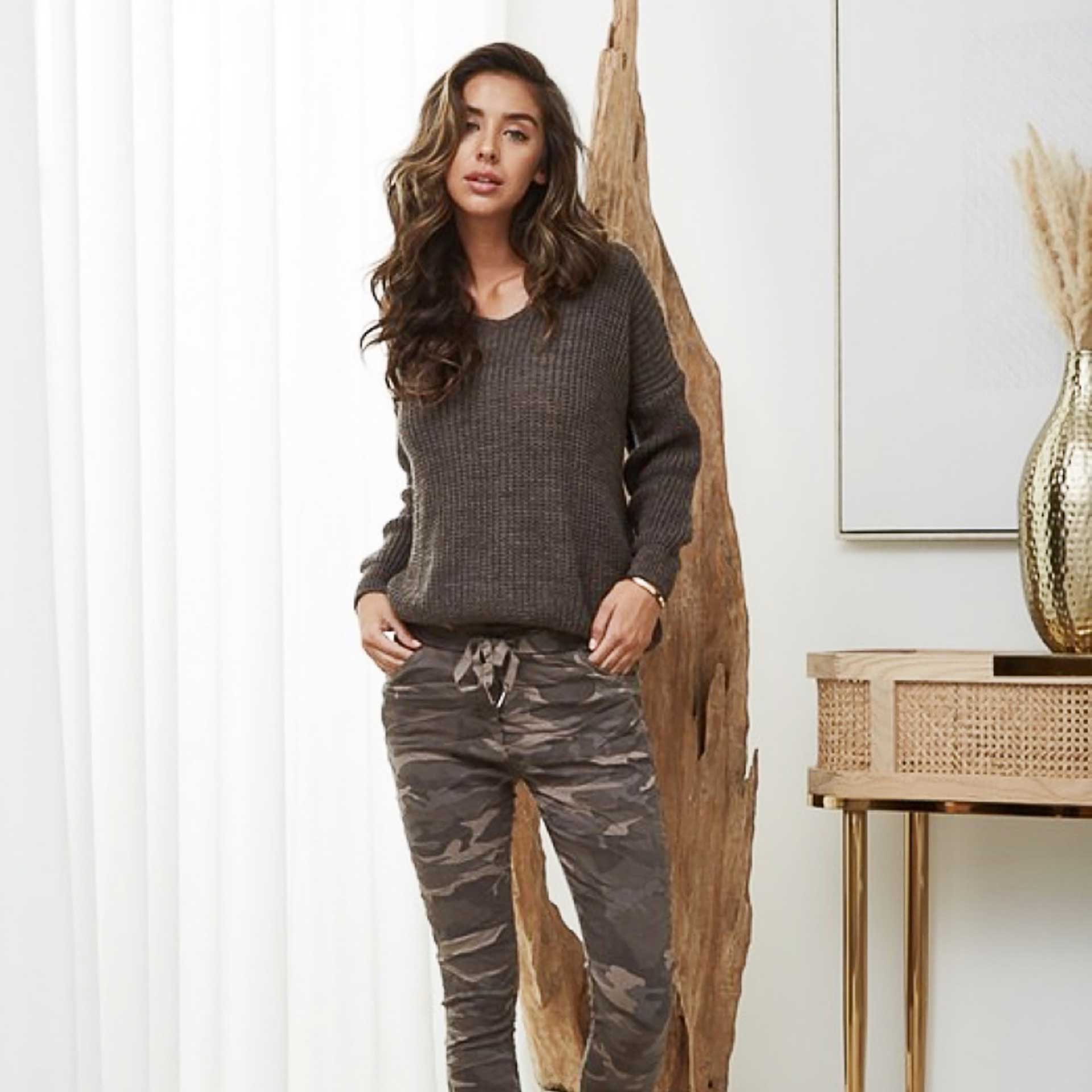 Tabatha V-Neck Sweater (Mocha)